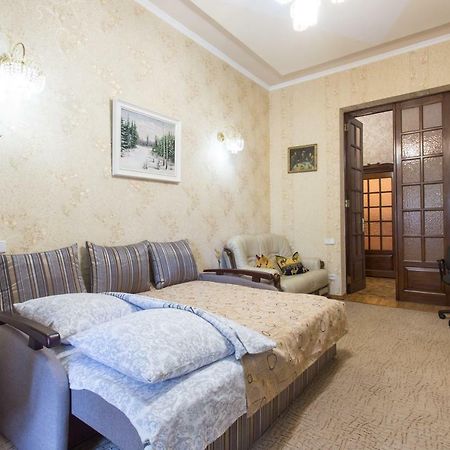 Apartment In The Center Of Харков Екстериор снимка