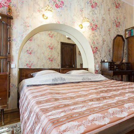 Apartment In The Center Of Харков Екстериор снимка