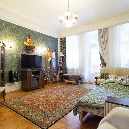 Apartment In The Center Of Харков Екстериор снимка