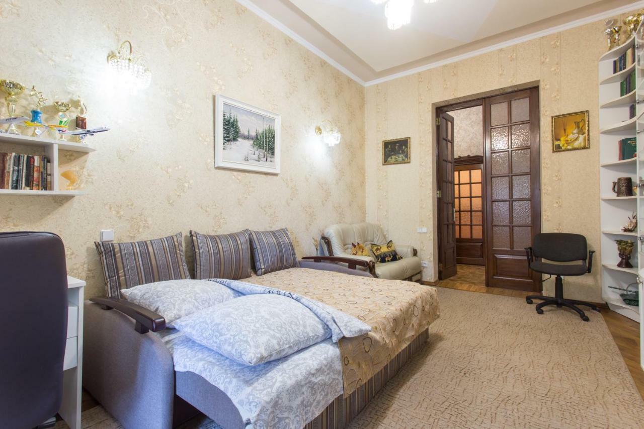 Apartment In The Center Of Харков Екстериор снимка