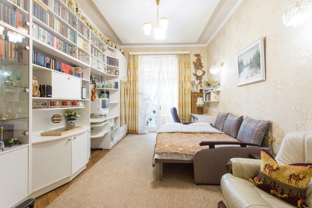 Apartment In The Center Of Харков Екстериор снимка