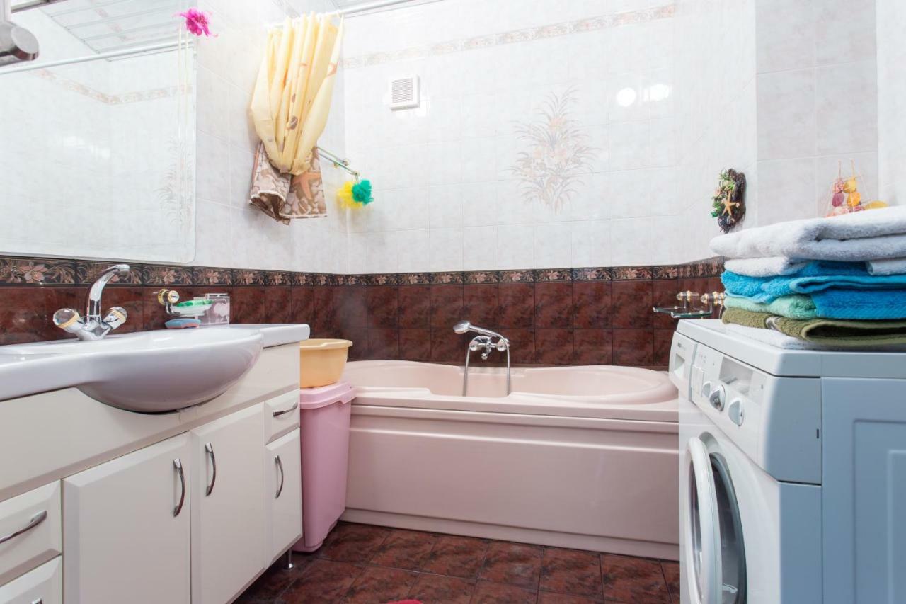 Apartment In The Center Of Харков Екстериор снимка