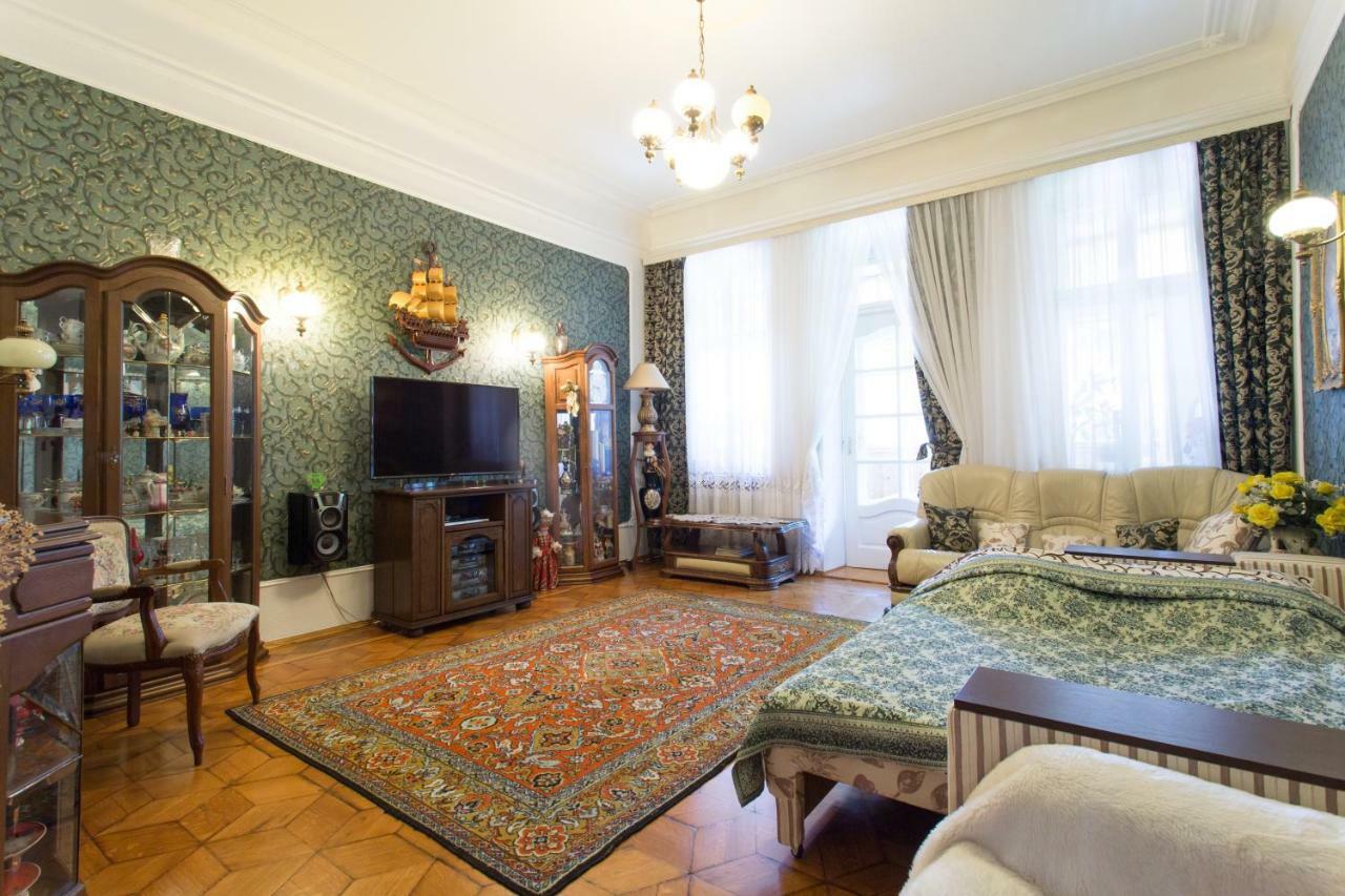 Apartment In The Center Of Харков Екстериор снимка