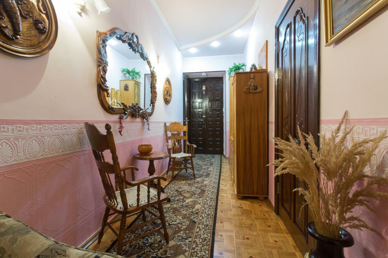 Apartment In The Center Of Харков Екстериор снимка