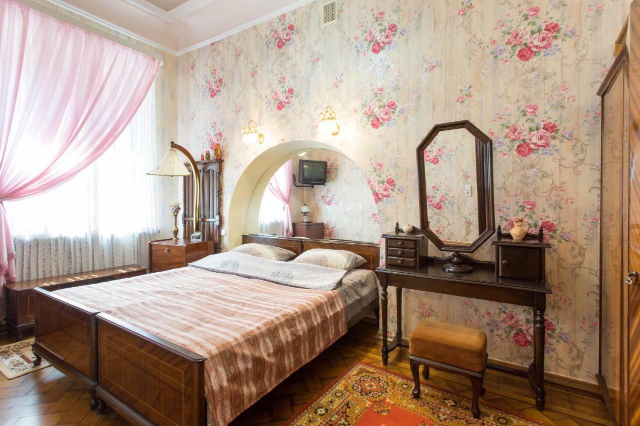 Apartment In The Center Of Харков Екстериор снимка