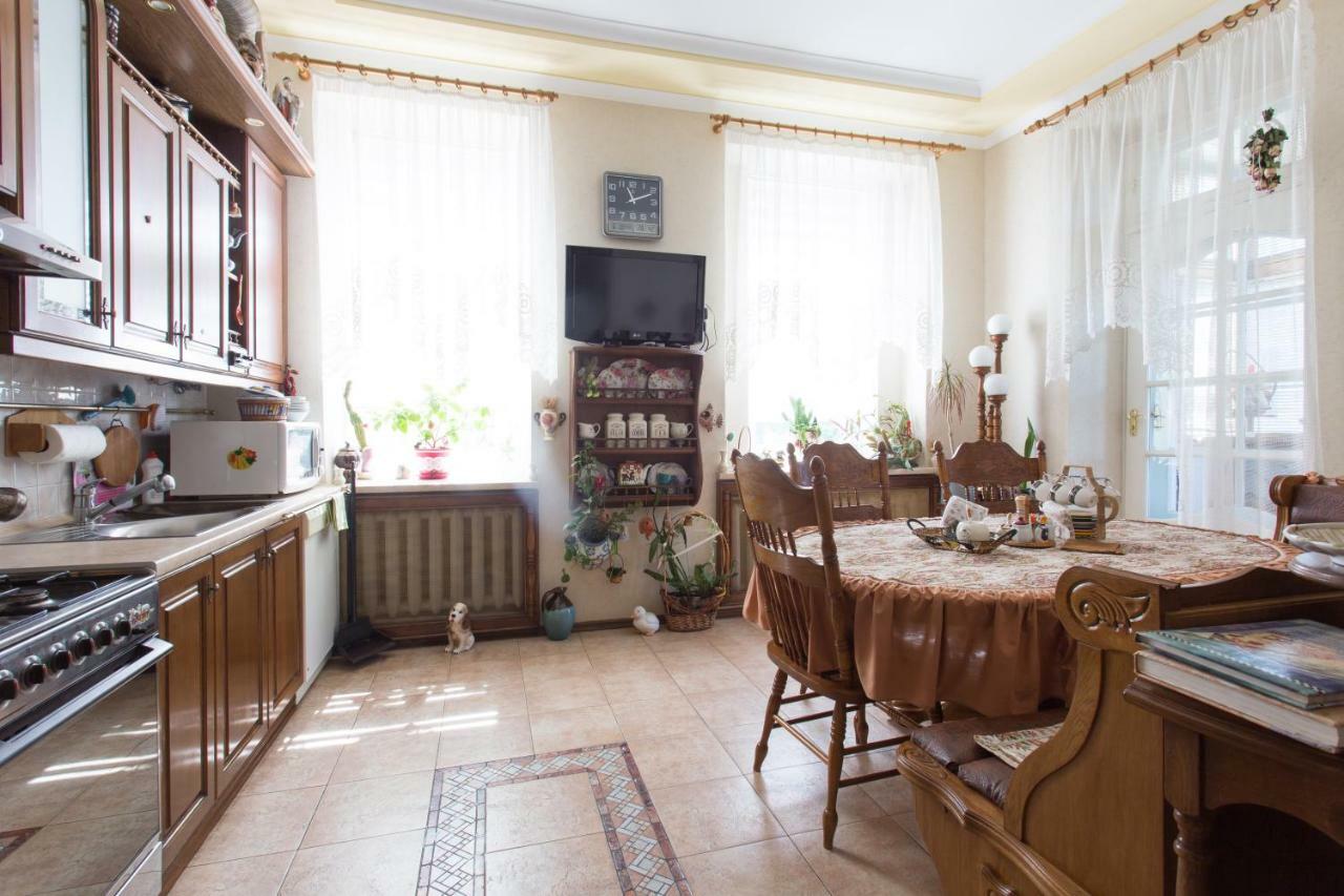 Apartment In The Center Of Харков Екстериор снимка