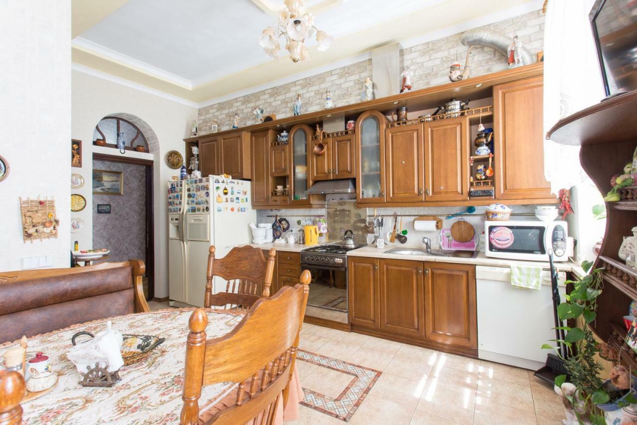 Apartment In The Center Of Харков Екстериор снимка